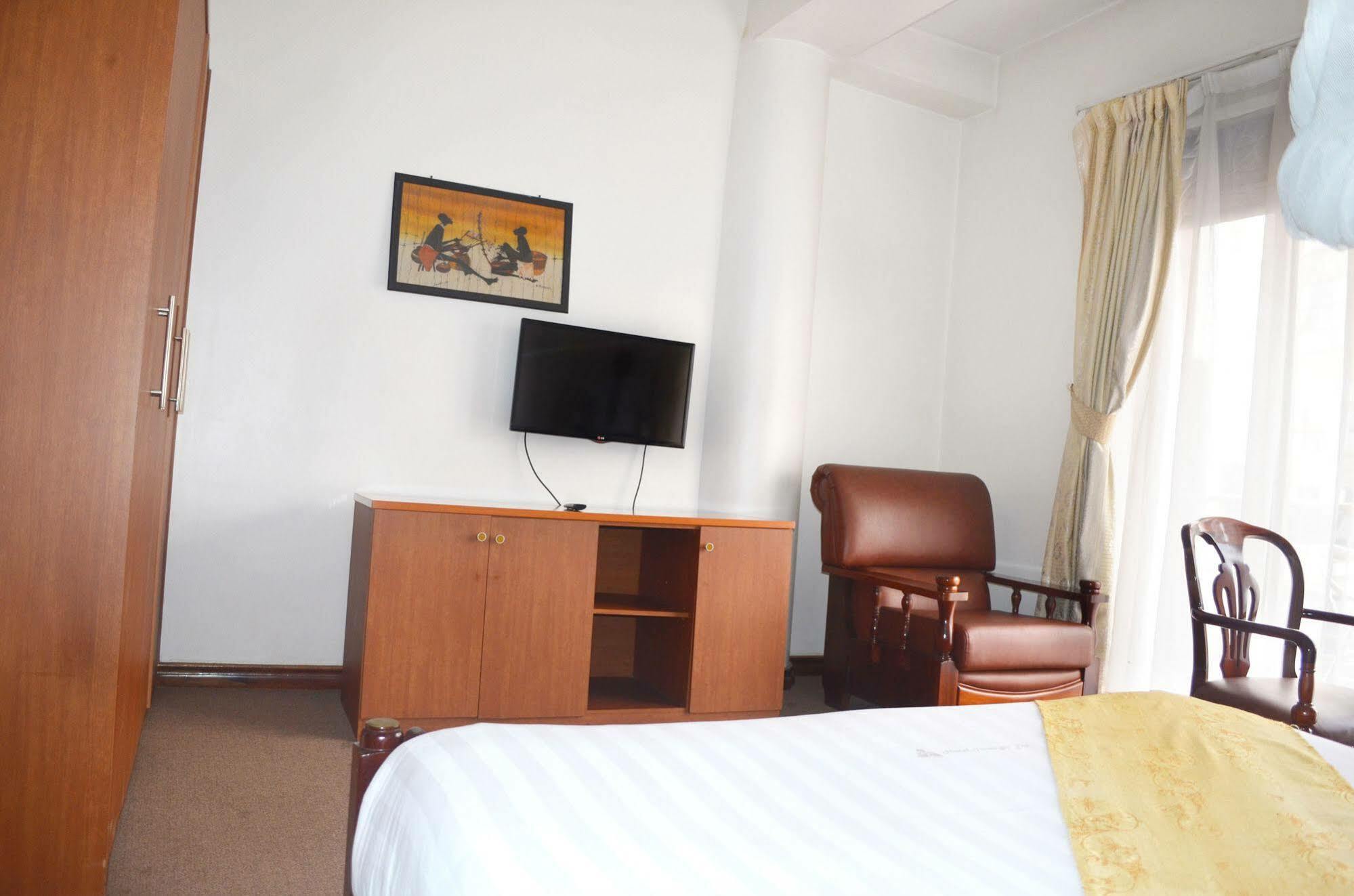 קמפאלה Hotel Triangle מראה חיצוני תמונה