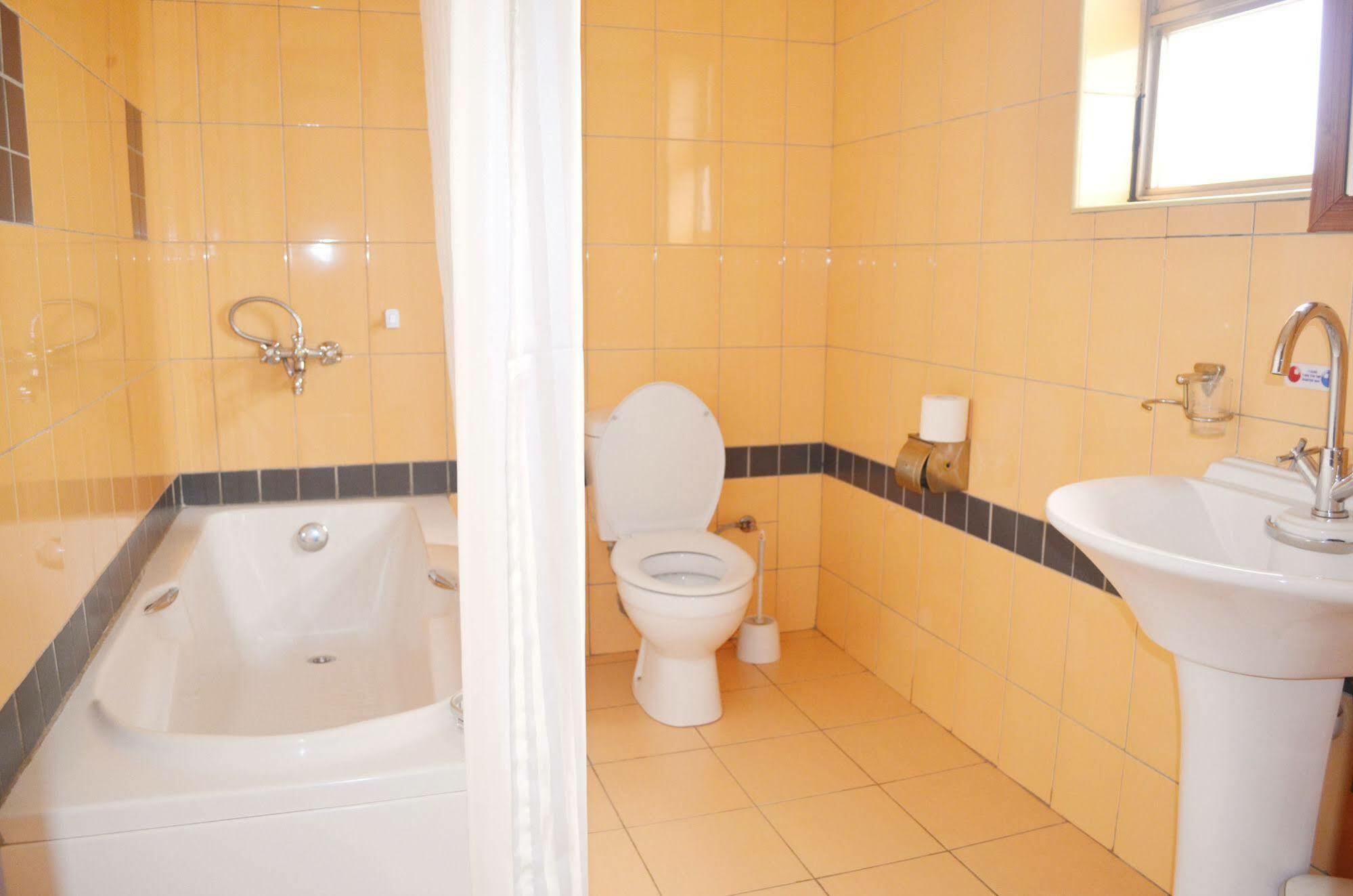 קמפאלה Hotel Triangle מראה חיצוני תמונה