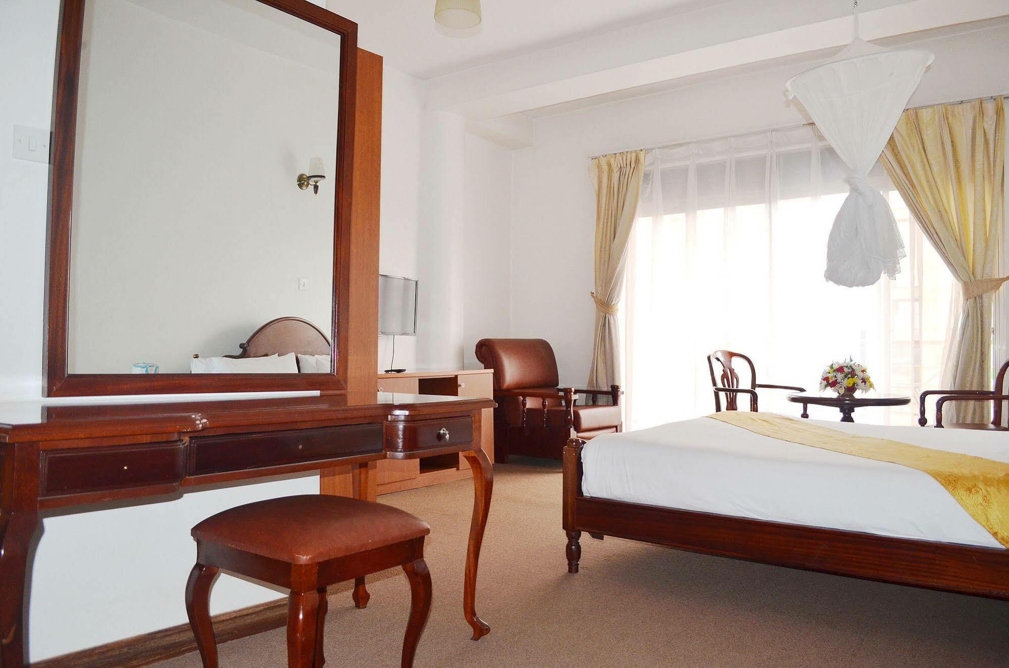 קמפאלה Hotel Triangle מראה חיצוני תמונה