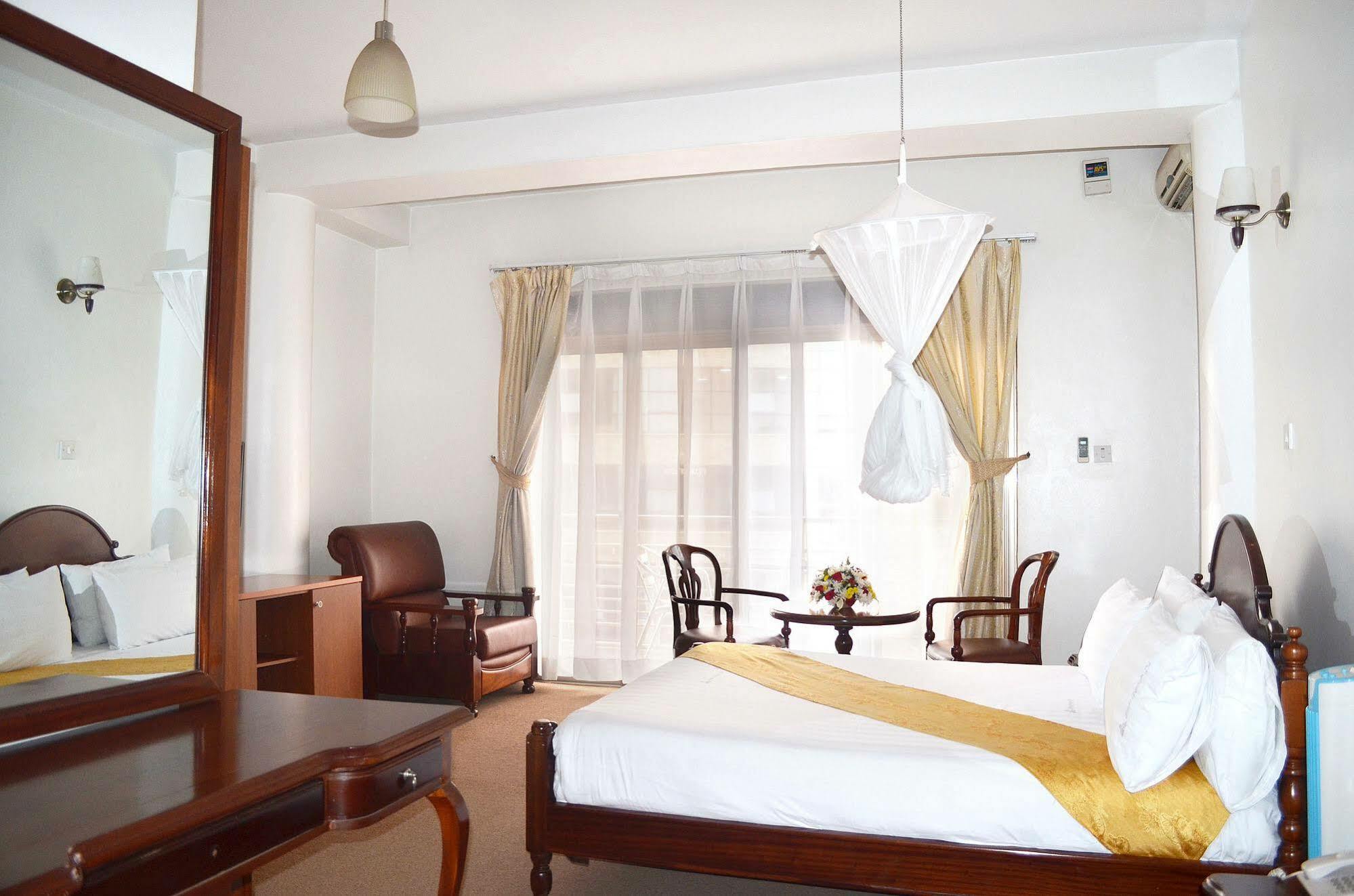 קמפאלה Hotel Triangle מראה חיצוני תמונה