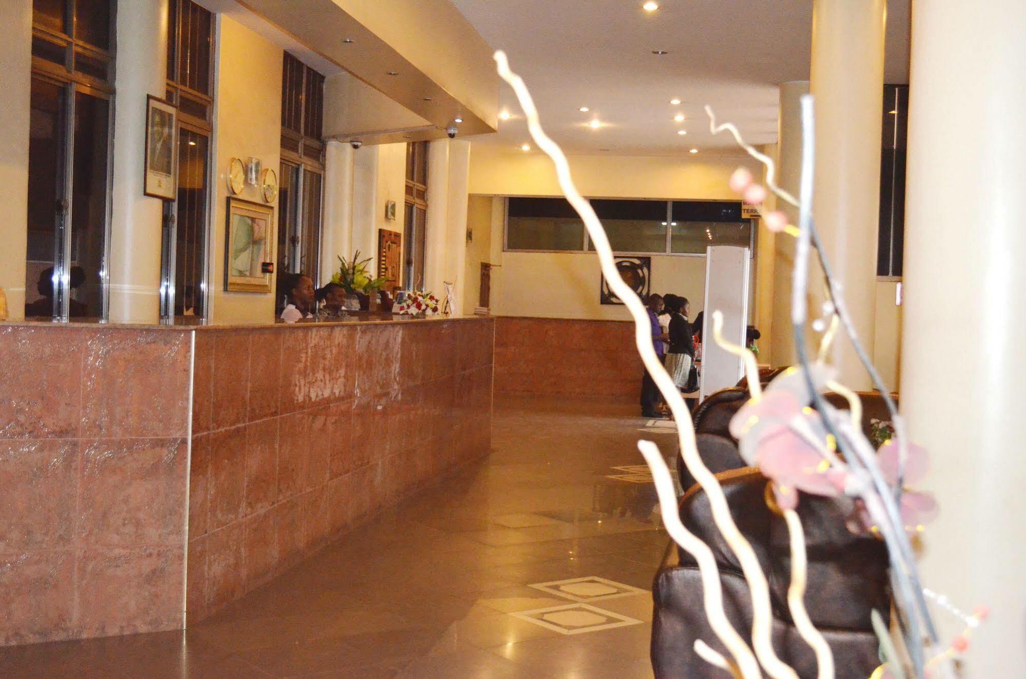 קמפאלה Hotel Triangle מראה חיצוני תמונה