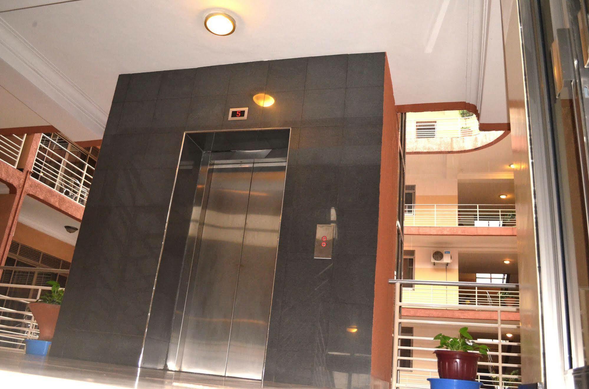 קמפאלה Hotel Triangle מראה חיצוני תמונה
